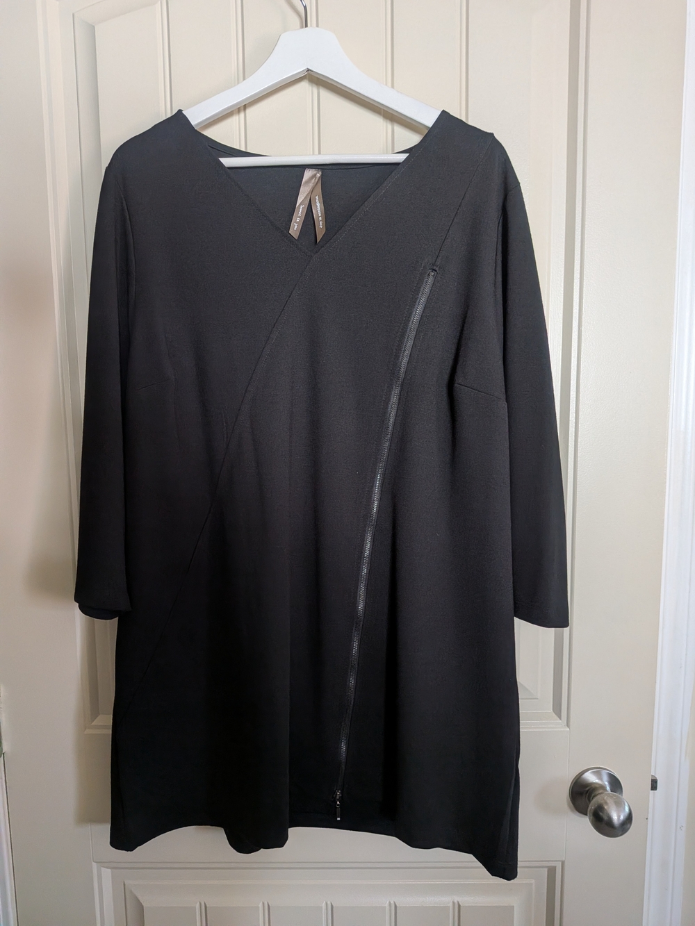NWOT Black V-Neck Asymmetric Zip Detail Tunic